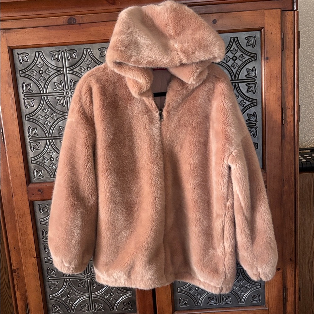 n: PHILANTHROPY Faux Fur‎ Full Zip Hooded Jacket Blush Size Small
pink/beig